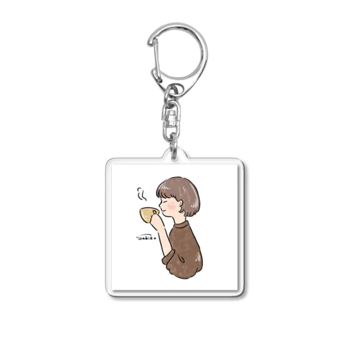 ほっとひと息つく女の子　カフェ　ブラウン Acrylic Key Chain