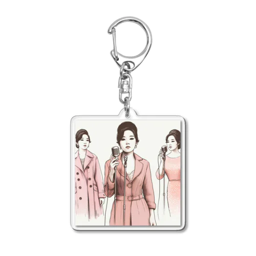 哀愁を持つ女性シンガー Acrylic Key Chain