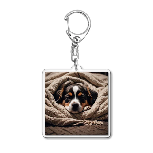 毛布に包まる犬 Acrylic Key Chain