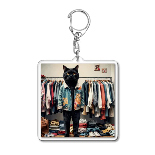 服を選んでいる猫 Acrylic Key Chain