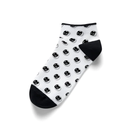 くろねこクロル_ソックス（丸窓） Ankle Socks