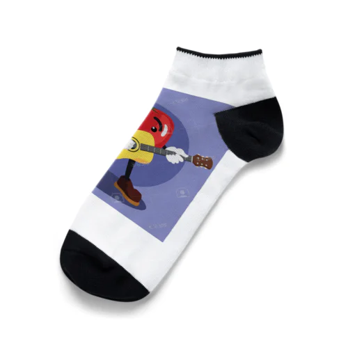 イラストのギターを弾くトマトくん Ankle Socks