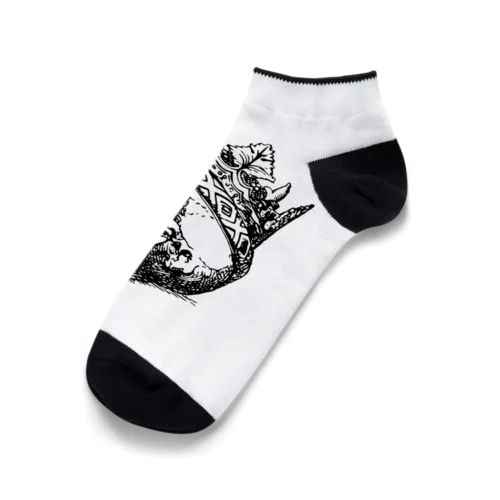 Black White Illustrated Skull King  Ankle Socks