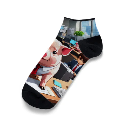 会社の組織改革を行うミニブタ Ankle Socks