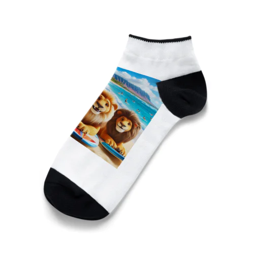 ハワイのリゾートビーチでサーフィンを楽しむ陽気なライオン達④ Ankle Socks