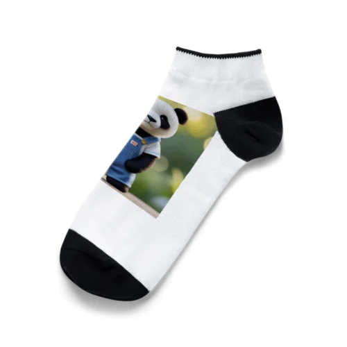 オーバオールを着るパンダ🐼 Ankle Socks