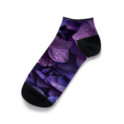 雨に濡れた紫色の紫陽花の花３ Ankle Socks