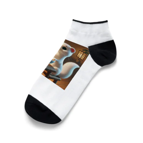 ラーメンを食べる白いオコジョの『しろまる』 Ankle Socks
