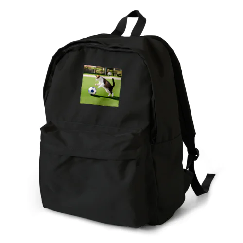 サッカーするネコ Backpack