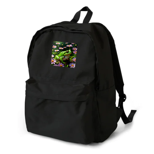 コスモスの上で休憩するアマガエル Backpack