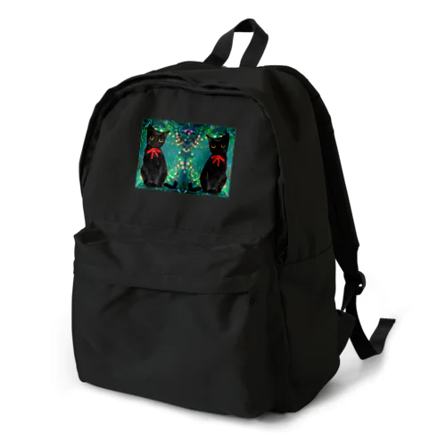 赤いリボンと鈴をつけたミステリアスな黒猫のイラスト Backpack