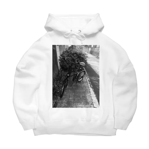 路上の自転車モノクロ Big Hoodie