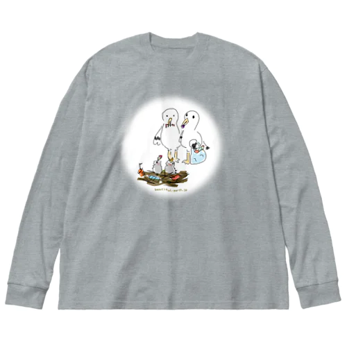 プラスチックをヒナに与える鳥 Big Long Sleeve T-Shirt