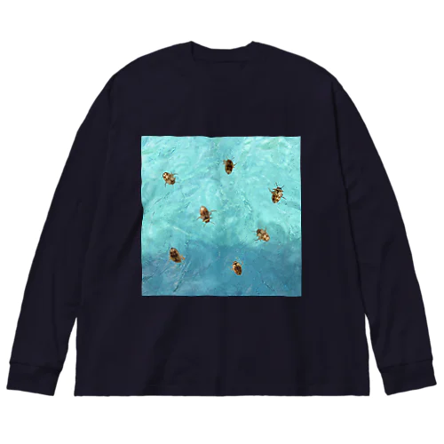 海を泳ぐチャイロチビゲンゴロウ ビッグシルエットロングスリーブTシャツ