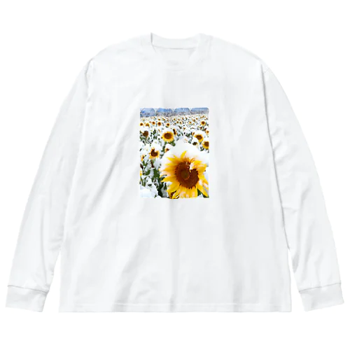 季節外れの雪の中のに咲く、季節外れのヒマワリ Big Long Sleeve T-Shirt