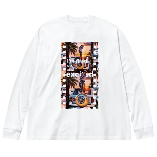 背面タイヤに立つ女性 Big Long Sleeve T-Shirt