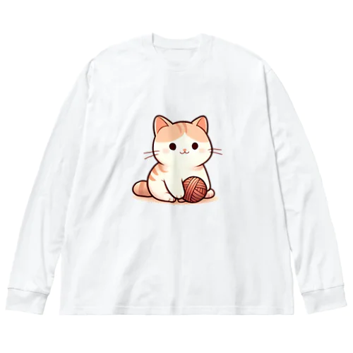 ふわふわの愛らしい猫ちゃんと毛糸玉 ビッグシルエットロングスリーブTシャツ