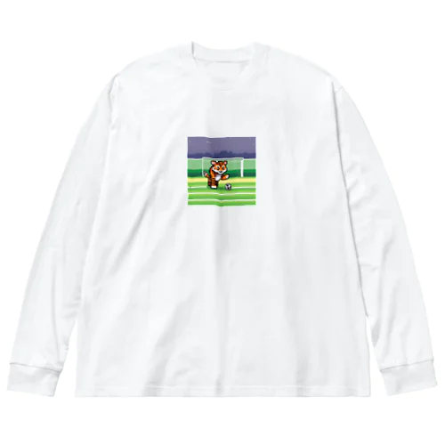 サッカーをしているトラ ビッグシルエットロングスリーブTシャツ