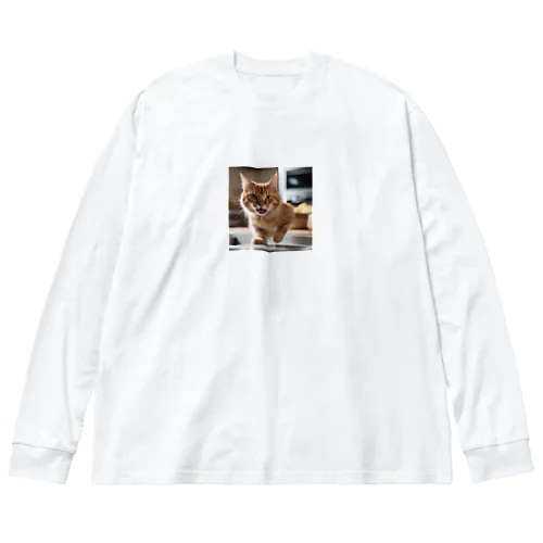 キッチンで飛び跳ねる猫 Big Long Sleeve T-Shirt