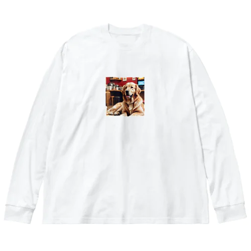 カフェでリラックスしているゴールデンレトリバー Big Long Sleeve T-Shirt