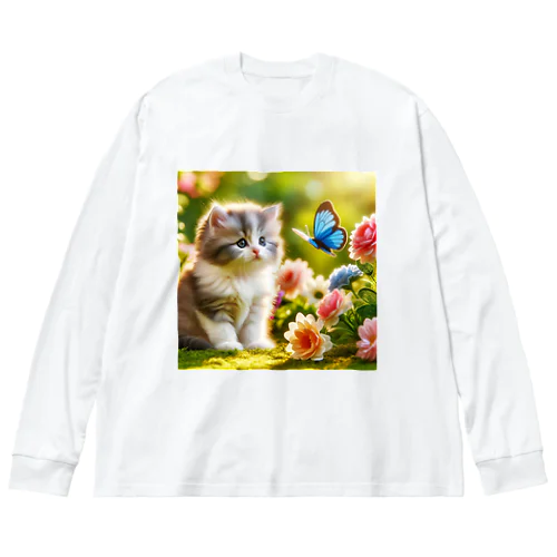 かわいい子猫と蝶々が仲良く遊んでいる様子✨ Big Long Sleeve T-Shirt