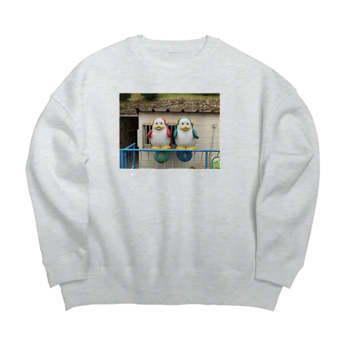 レトロなペンギンカップル Big Crew Neck Sweatshirt