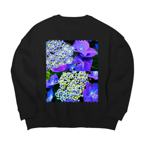 ガクアジサイの花と蕾 Big Crew Neck Sweatshirt