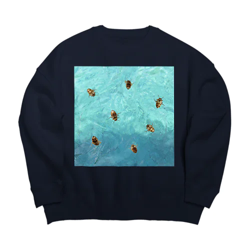 海を泳ぐチャイロチビゲンゴロウ Big Crew Neck Sweatshirt