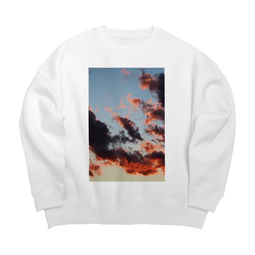 雲燃ゆ Big Crew Neck Sweatshirt