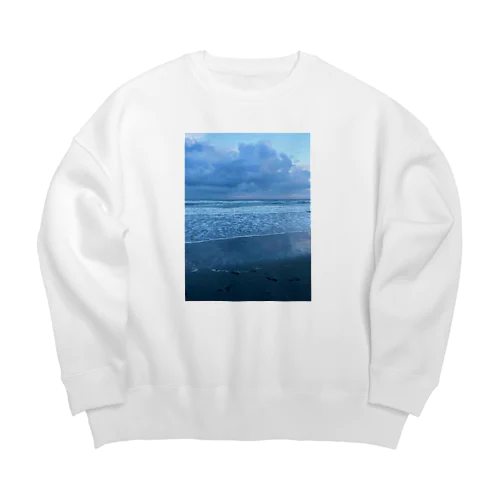 夏の九十九里浜の浜辺　３ Big Crew Neck Sweatshirt