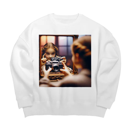 鏡に映ったカメラを構えた女の子 Big Crew Neck Sweatshirt