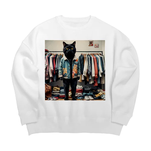 服を選んでいる猫 Big Crew Neck Sweatshirt