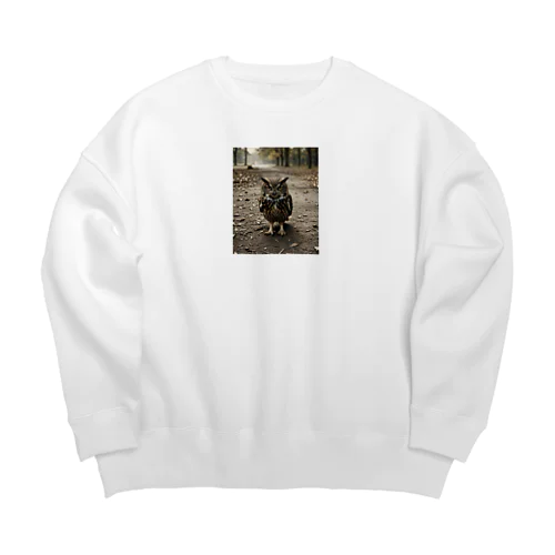 地面を歩くフクロウ Big Crew Neck Sweatshirt