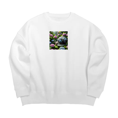 アジサイの花の下を移動するカタツムリ Big Crew Neck Sweatshirt