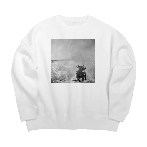 海辺を散歩するチワワ Big Crew Neck Sweatshirt