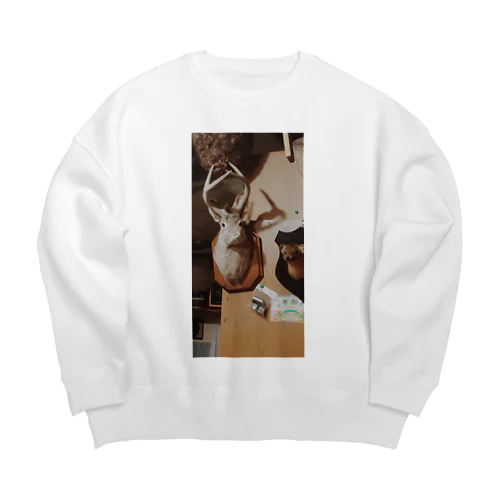 鹿の角をつけたうさぎの剥製 Big Crew Neck Sweatshirt