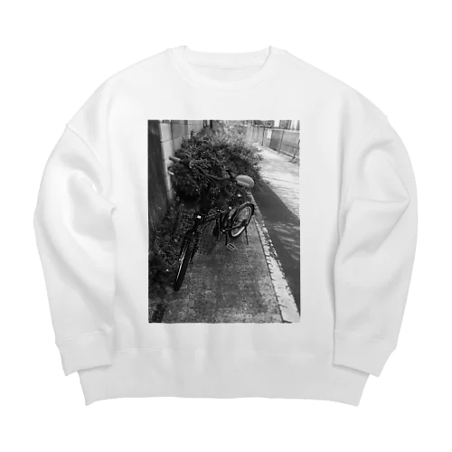 路上の自転車モノクロ Big Crew Neck Sweatshirt