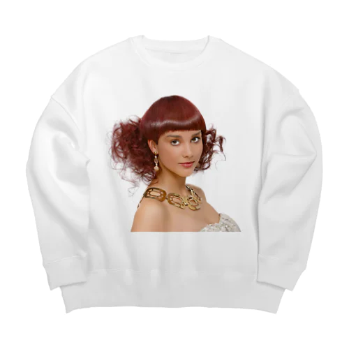 巻き毛と濃い茶色の目を持つ美しい女性。 Big Crew Neck Sweatshirt