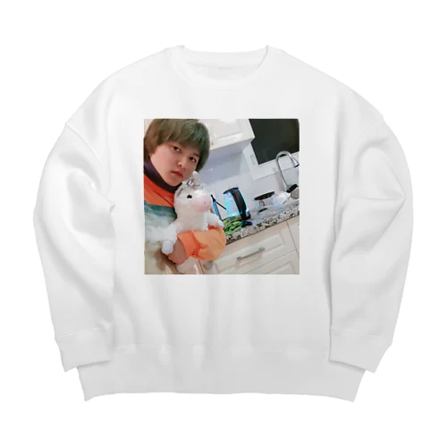 冷たくなったユニコーンの湯たんぽとお湯を沸かしているケトルとの自撮り Big Crew Neck Sweatshirt