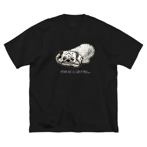 ミトンに入ったパグ  ビッグシルエットTシャツ