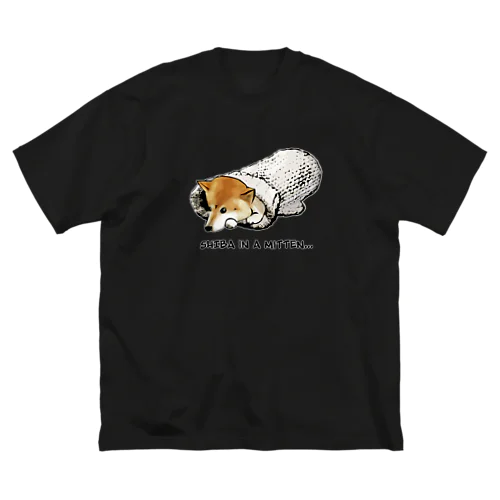 ミトンに入った柴犬 ビッグシルエットTシャツ