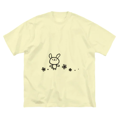 花とうさぎ Big T-Shirt