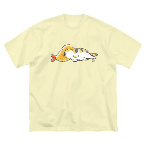ピスピスゆーて寝るネコ【しまミケ】 ビッグシルエットTシャツ