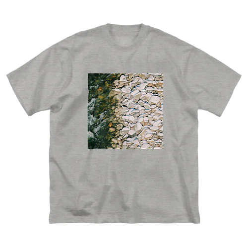 河原の石と雪 ビッグシルエットTシャツ