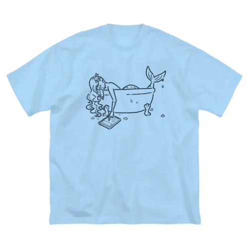 浴室でタブレットを使う人魚【くろ】 ビッグシルエットTシャツ