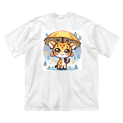 小雨の中で傘を持つ楽しそうなキリン。 Big T-Shirt