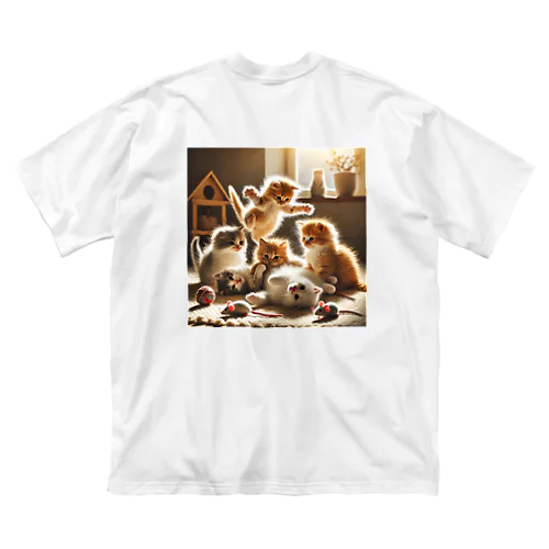 戯れる子猫達 Big T-Shirt
