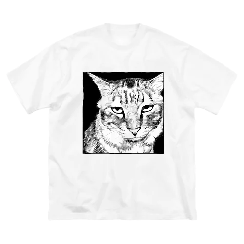 じとっとした目で見つめる猫　不透明 ビッグシルエットTシャツ