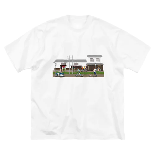 観光地の古民家と自転車 Big T-Shirt