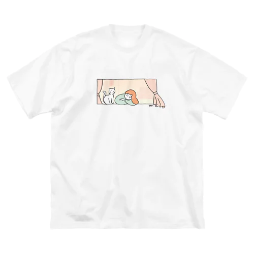 窓際の猫とカーテン Big T-Shirt